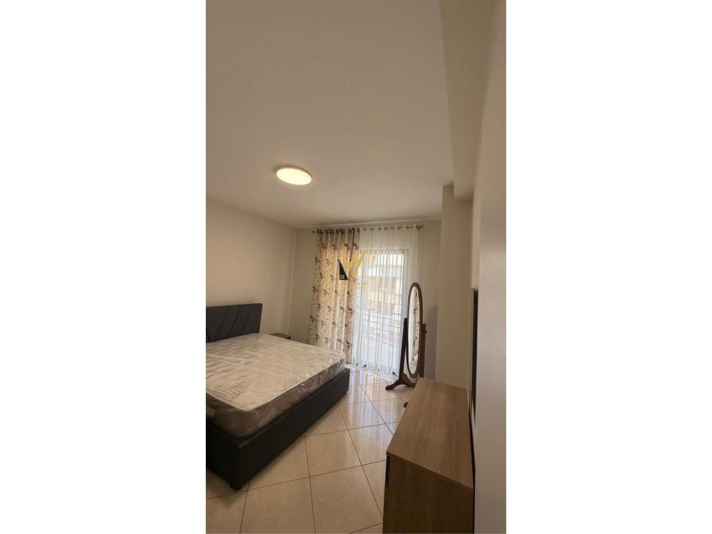 JEPET APARTAMENT 2+1 ME QERA TE ASTIR 55.000 LEKE 3