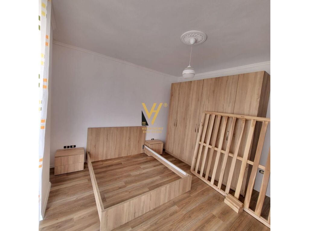 Shitet Apartament 2+1+2 te Unaza e Re , Pallatet Fratari 100 m2 2