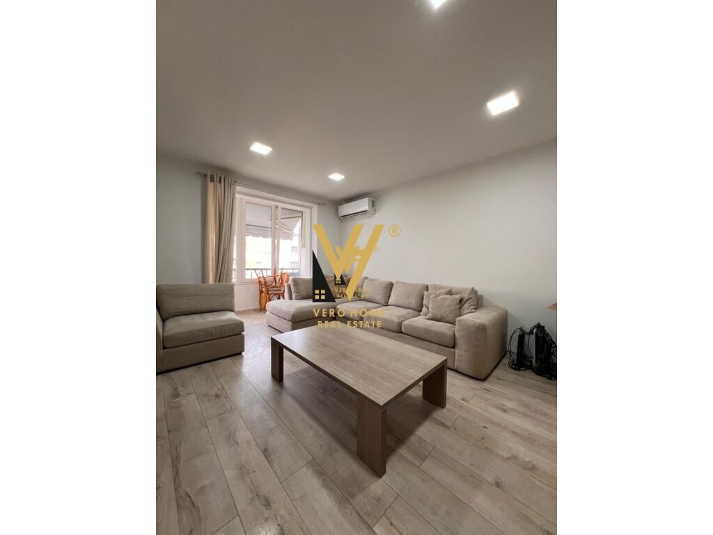 JEPET APARTAMENT 2+1+BLK ME QERA NE QENDER 850 EURO