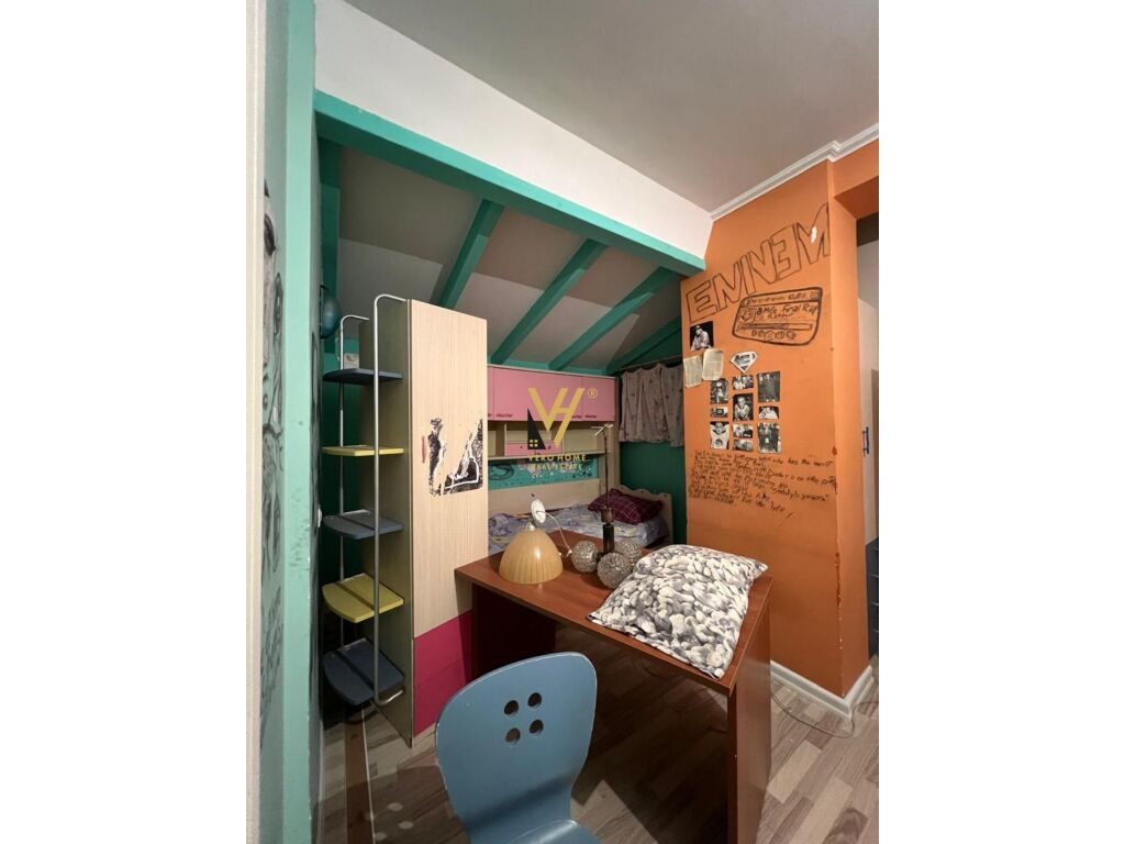 Jepet Apartament 2+1+2+ballkon me qera te Komuna e Parisit 100 m2