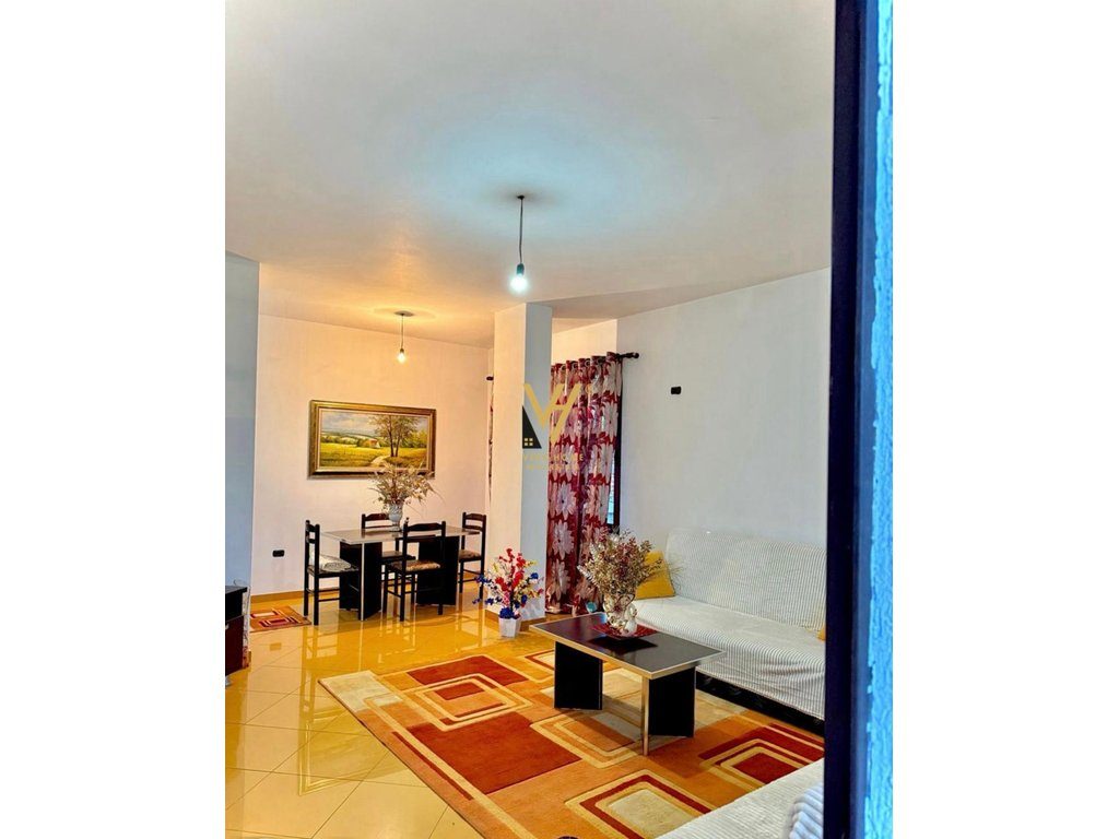 JEPET APARTAMENT 1+1 ME QIRA TE 21 DHJETORI 45.000 LEKE 3