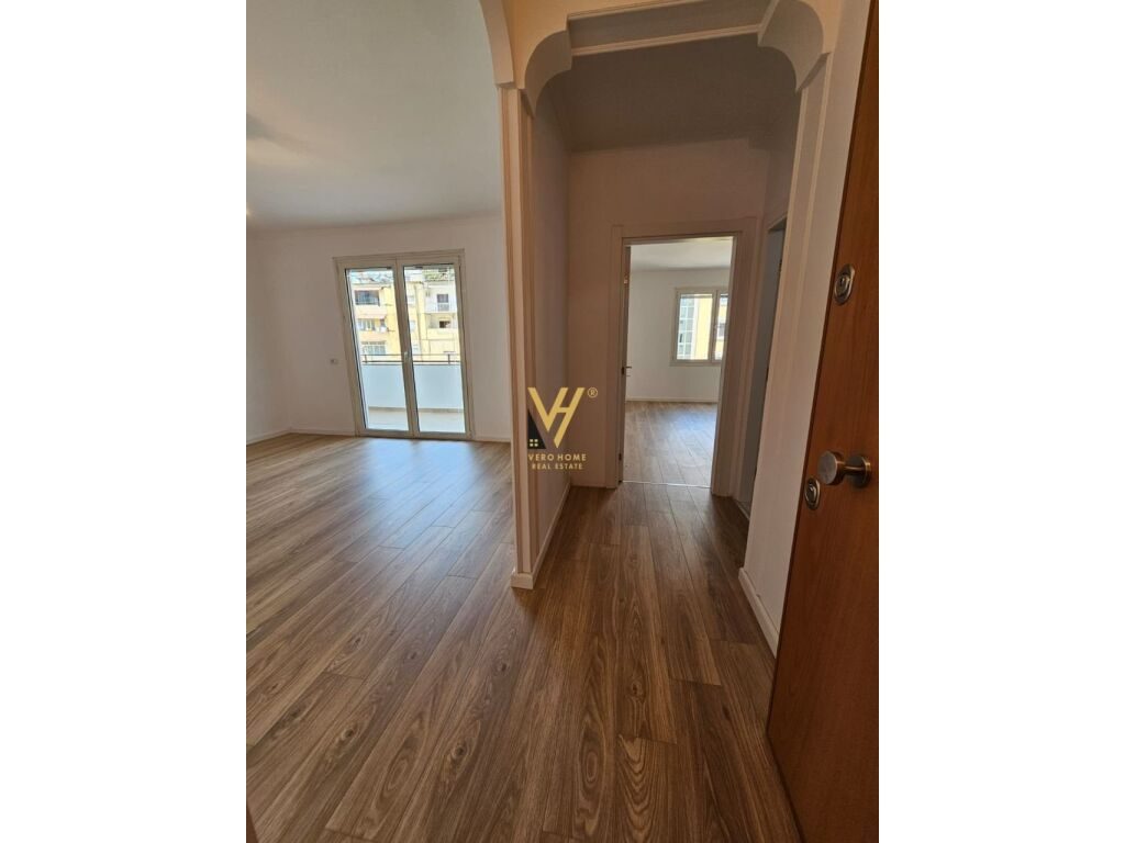 Shitet Apartament 1+1+ballkon te Rruga Petro Nini Luarasi 72 m2 3