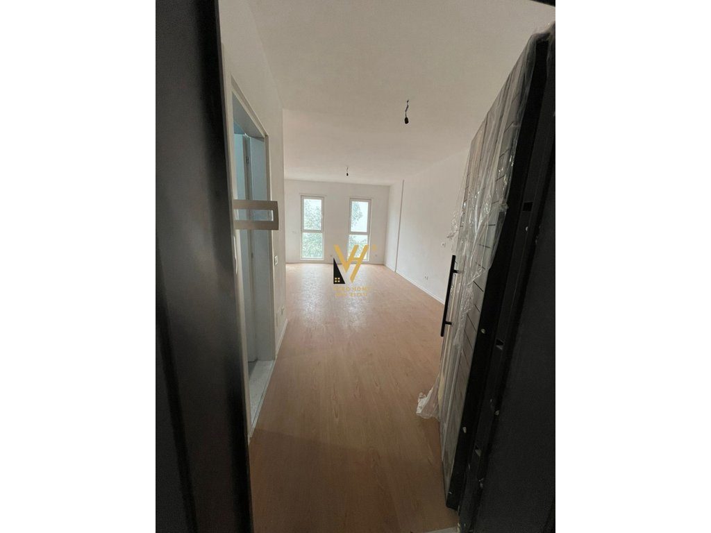 JEPET ZYRE 56 M2 ME QERA TE UNIVERS CITY 380 EURO