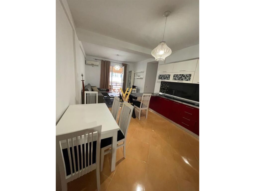 Jepet Apartament 2+1+2+ballkon me qera te Unaza e Re 85 m2 2