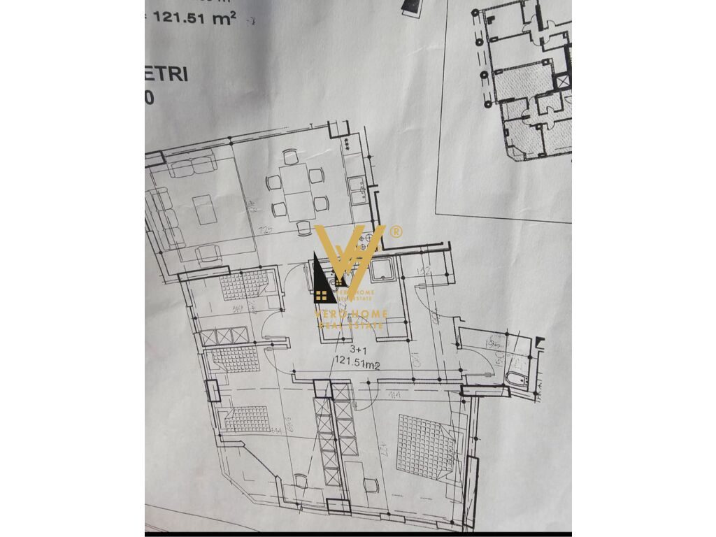 JEPET ZYRE 122 M2 ME QERA TE RRUGA ELBASANIT 1.300 EURO 3