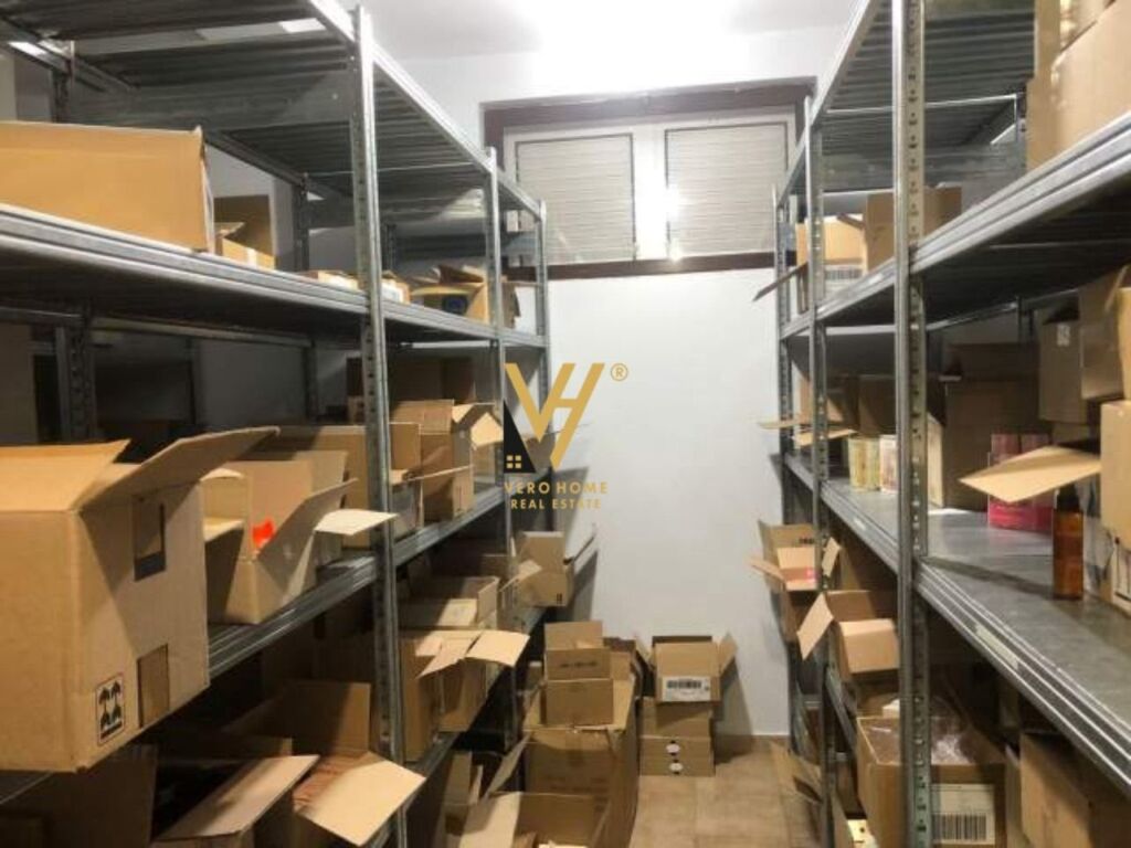 Jepet ambjent biznesi me qera te Oxhaku 110 m2