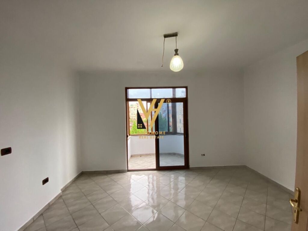 Shitet Apartament 1+1+ballkon te Rruga Bardhyl 50 m2 2
