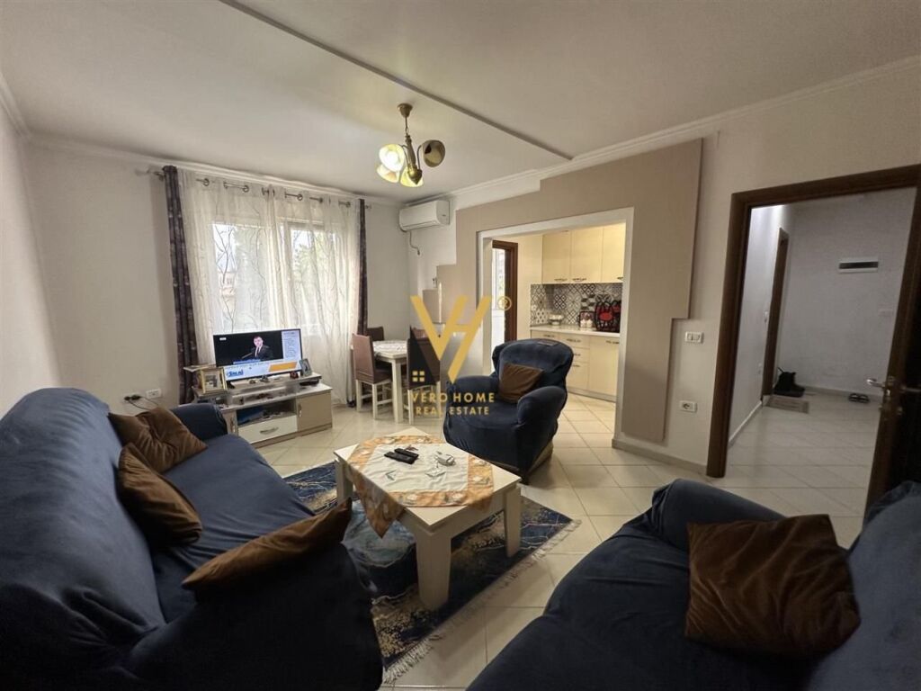 Jepet Apartament 1+1+ballkon me qera te Shkolla Bajram Curri 65 m2 2