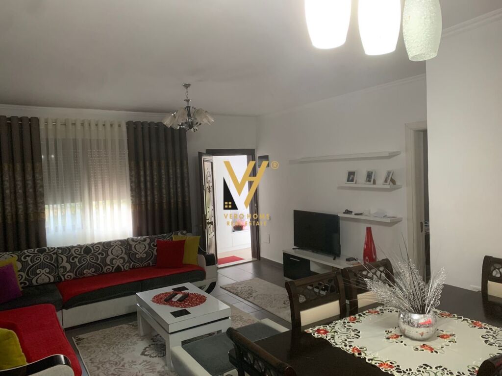 Jepet Apartament 2+1+ballkon me qera te Kupola, Laprake 80 m2