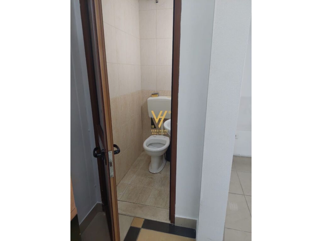 Jepet Zyre me qera ne Qender te Galeria , 40 m2 3