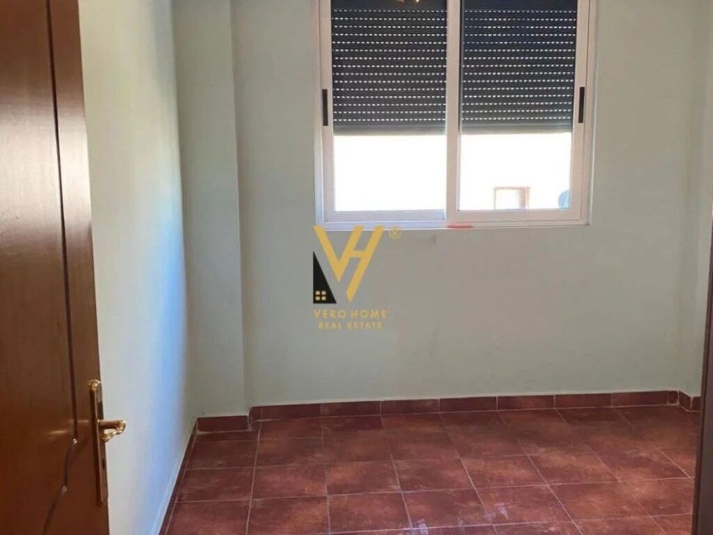 Jepet Apartament 2+1+ballkon me qera te Komuna e Parisit 110 m2 4