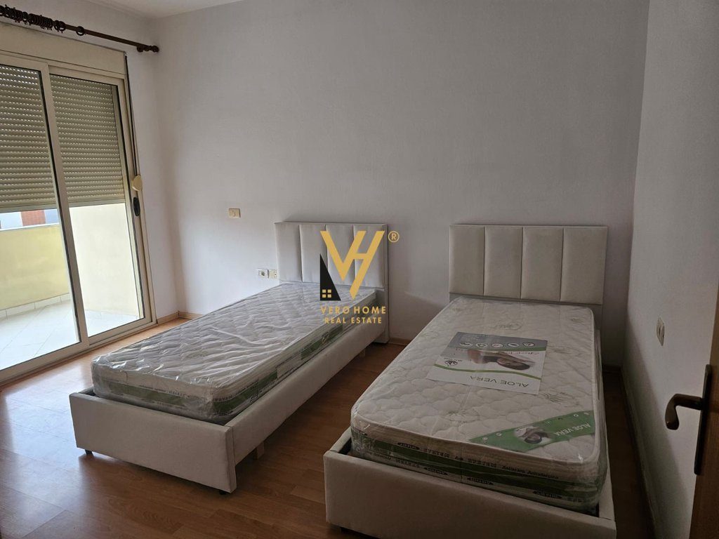 JEPET APARTAMENT 2+1 ME QERA TE FABRIKA E MIELLIT 55.000 LEKE 4