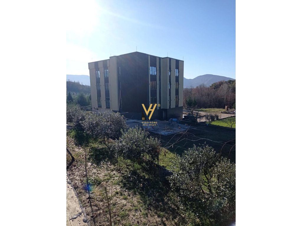 SHITET HOTEL NË ZONËN E GURRES,3.900.000 EURO 4