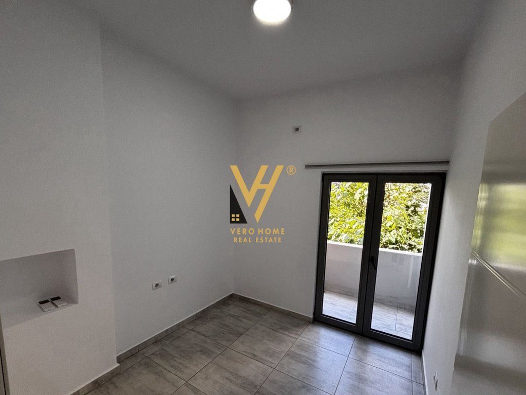 JEPET ZYRE 75 M2 TE RRUGA E DIBRES 500 EURO 4