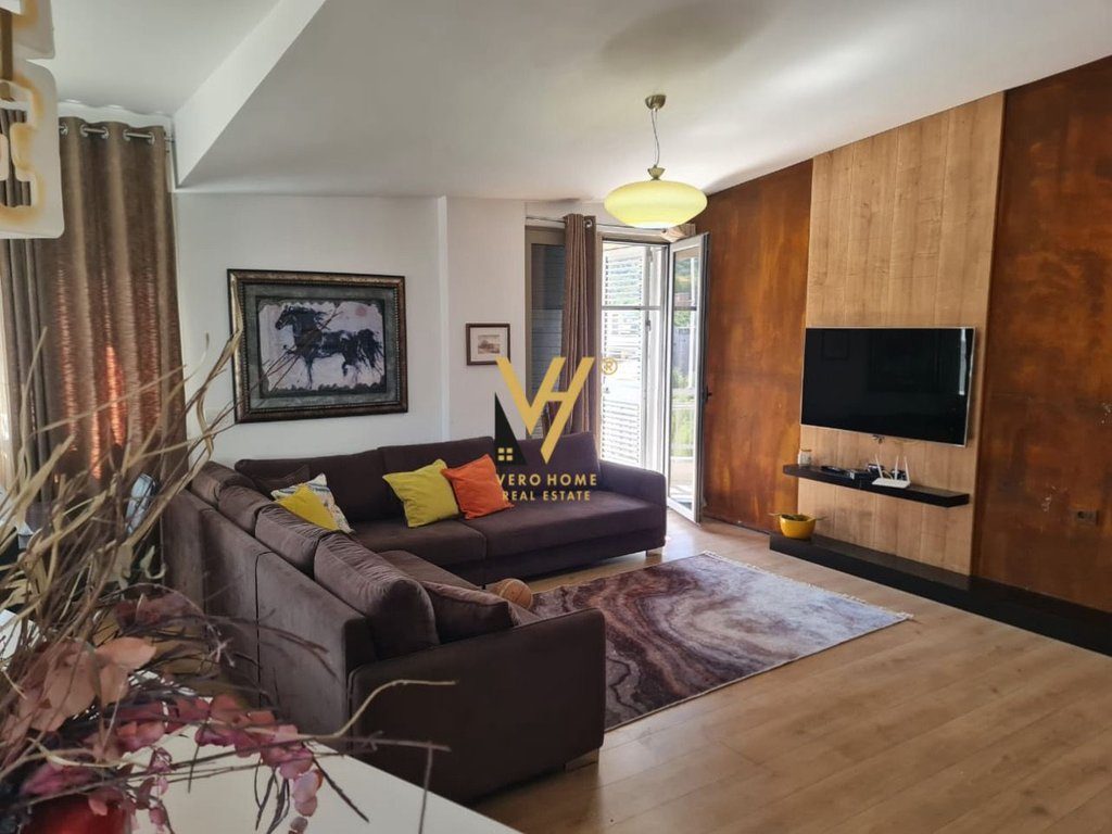 JEPET APARTMENT 3+1+2 ME QIRA TE LIQENI I THATE 100.000 LEKE