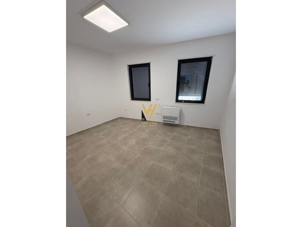 JEPET ZYRE 160 M2 ME QIRA TE LIQENI I THATE 150.000 LEKE 3