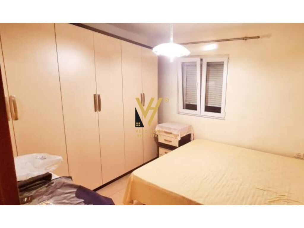 Shitet apartament 3+1+ballkon te Rruga Njazi Meka 80 m2 3