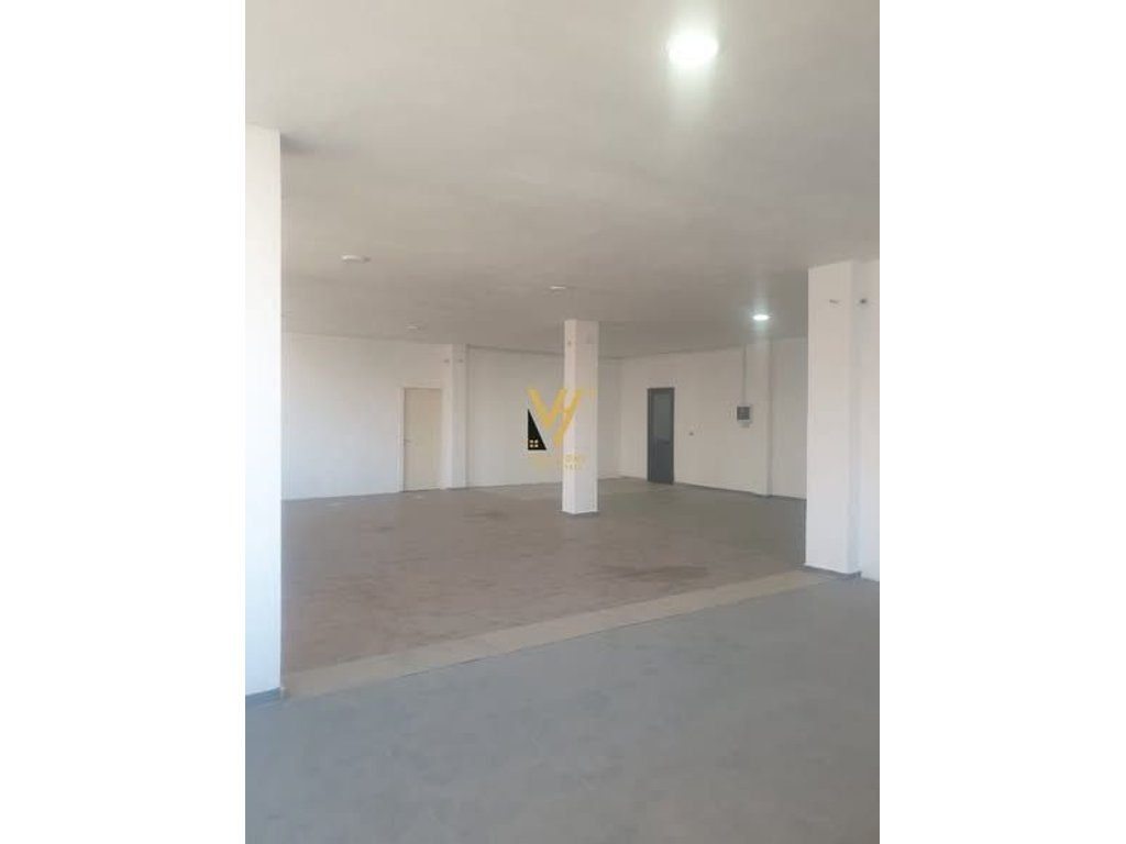JEPET ZYRE 170 M2 ME QERA NE ASTIR 60.000 LEKE