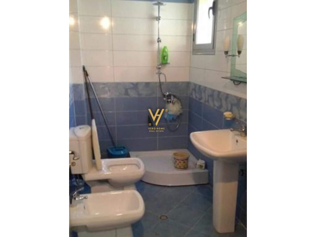 Shitet apartament 2+1 ne Vlore 100 m2 2