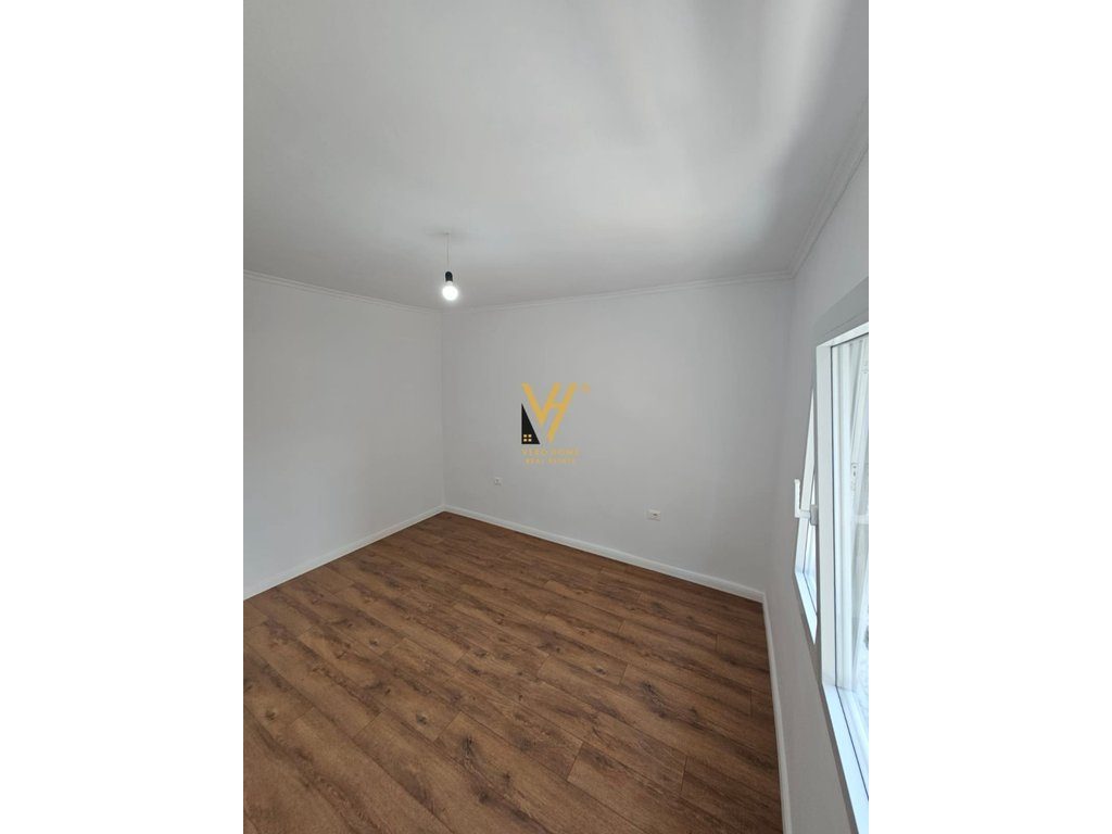 SHITET APARTAMENT 1+1+BLK TE SHKOLLA E KUQE 16.000.000 LEKE 3