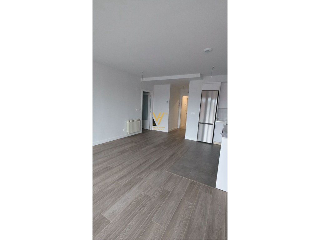 JEPET AMBIENT BIZNESI 75 M2 ME QIRA TE 5 MAJI 45.000 LEKE
