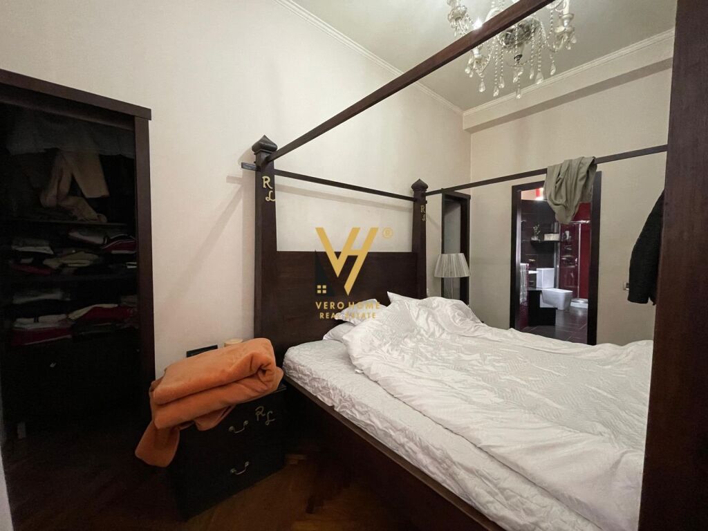 Shitet Apartament 2+1+verande te Rruga e Barrikadave 120 m2