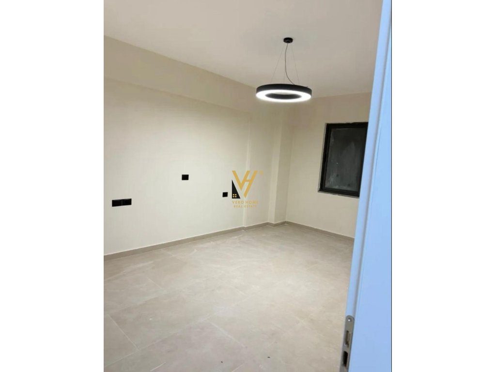 JEPET APARTAMENT 2+1 ME QIRA TE KRISTAL CENTER 750 EURO