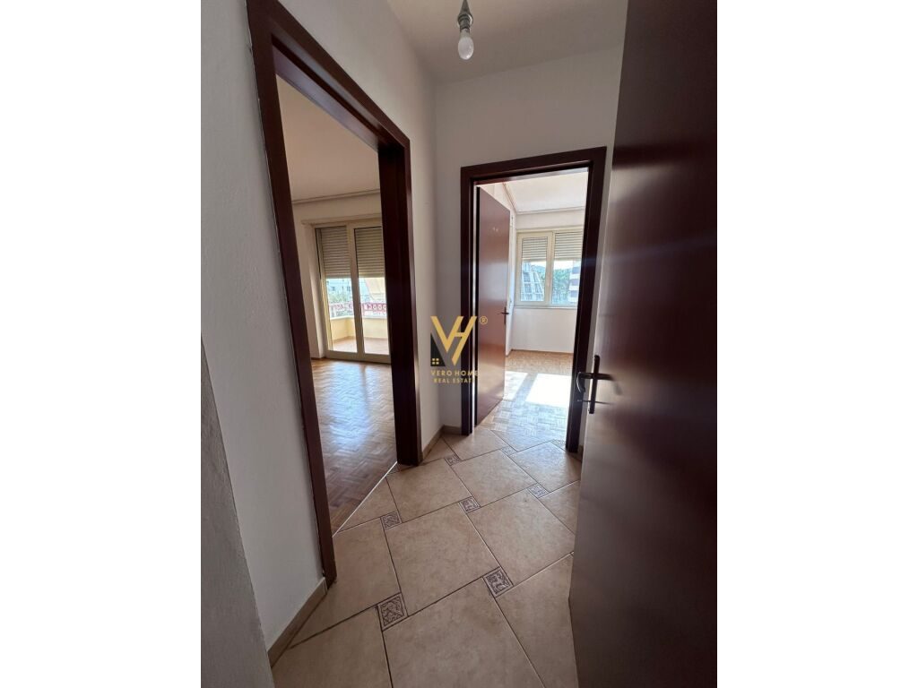 Shitet apartament 2+1+2 te Rruga e Elbasanit 116 m2 2