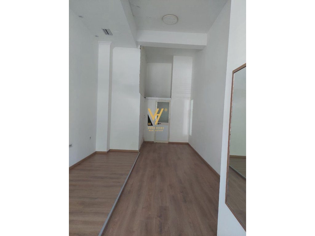 JEPET DYQAN 28 M2 ME QERA NE XHAMLLIK 40.000 LEKE 1