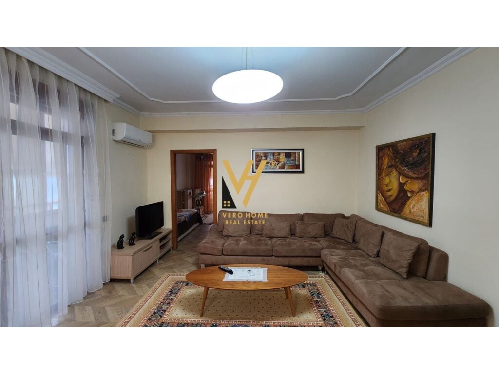 Jepet Apartament 4+1+2+ballkon me qera te Ish Ekspozita Sot 170 m2 3