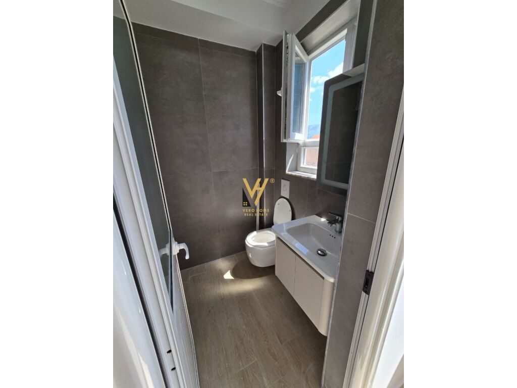 Shitet Garsoniere te Shkolla e Kuqe 45 m2 4