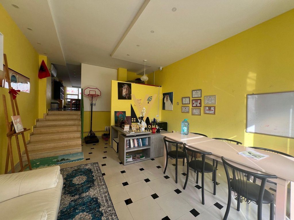SHITET AMBIENT BIZNESI 70 M2 NE ASTIR 120.000 EURO