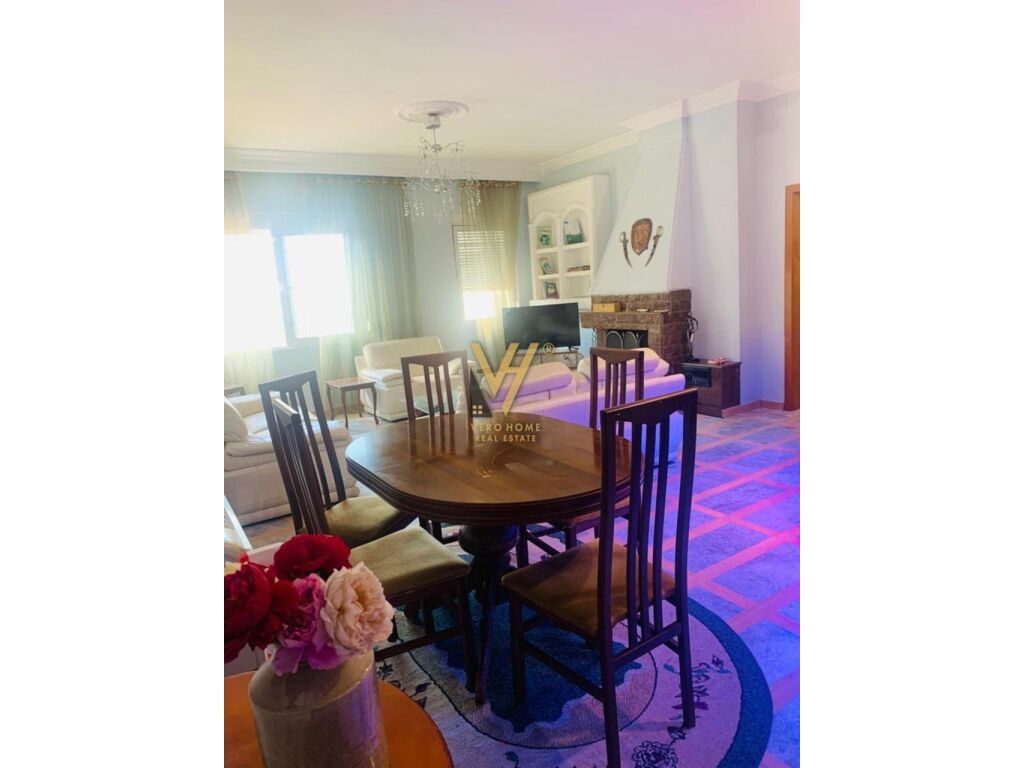 Jepet Apartament 2+1+2+post parkimi me qera te Blloku 125 m2 3