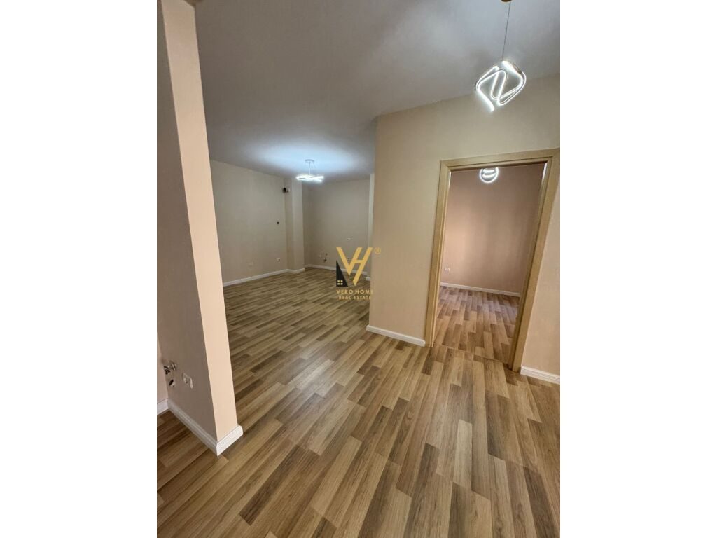 Shitet Apartament 2+1+ballkon te Unaza e Re 85 m2 3