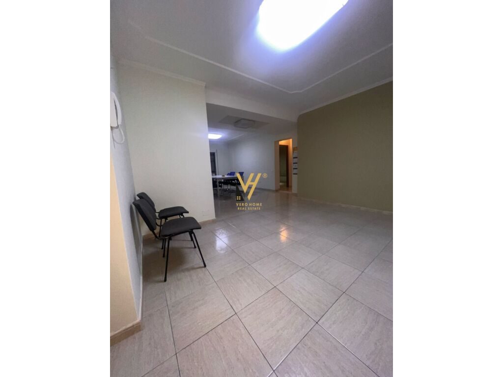 Jepet Zyre me qera te Blloku , Rruga Perlat Rexhepi 150 m2 2