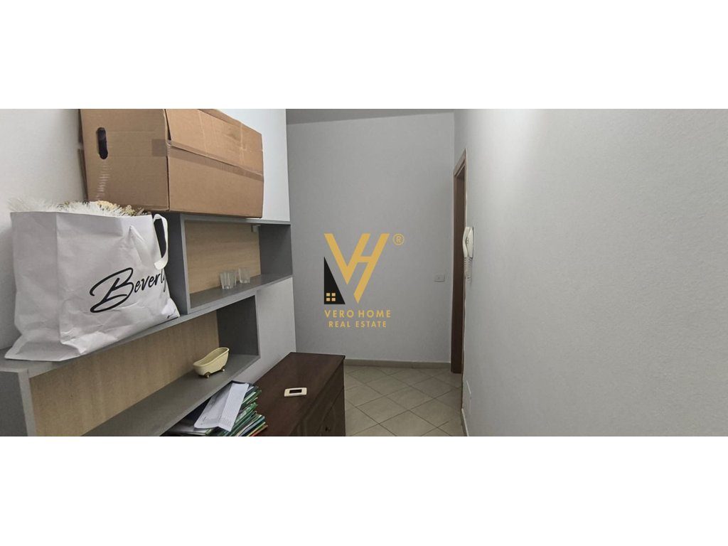 JEPET ZYRE 2+1+2+BLK ME QERA TE KOMUNA E PARISIT 1.200 EURO 2