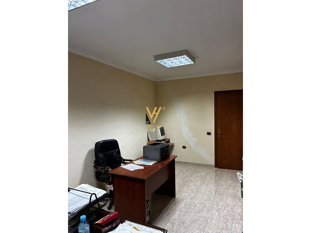 JEPET ZYRE 30 M2 ME QERA TE 21 DHJETORI 40.000 LEKE 4