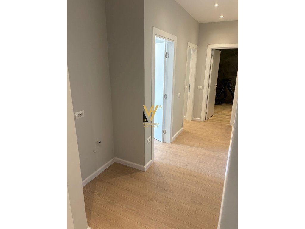 JEPET AMBIENT BIZNESI 92 M2 ME QIRA TE LIQENI I THATE 1.600 EURO 3