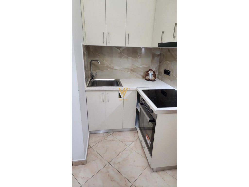 JEPET APARTAMENT 2+1+BLK ME QERA NE QENDER 80.000 LEKE 3