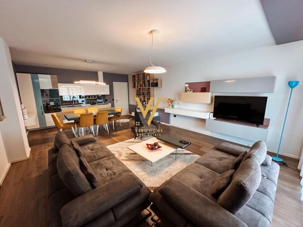 Shitet Apartament 2+1+2+ballkon te Rruga e Elbasanit 125 m2