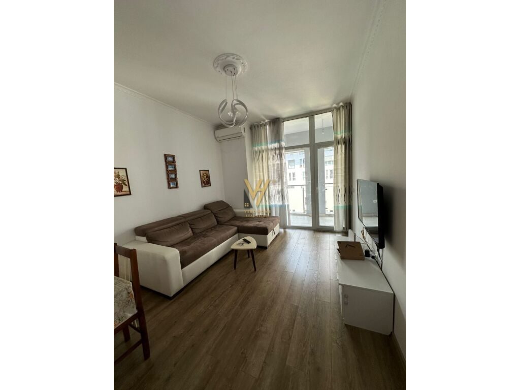 Jepet Apartament 2+1+Ballkon me qera te Kompleksi Kika 2 , Komuna e Parisit 90 m2 2