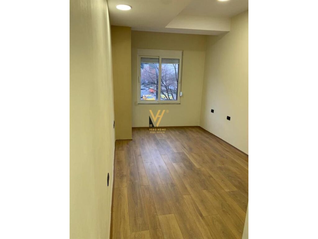 Jepet zyre me qera te Rruga Bardhyl 21 m2 1