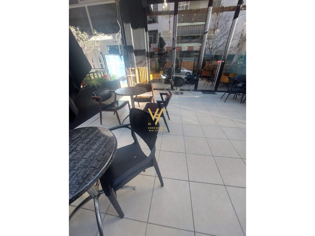 JEPET BAR KAFE 70 M2 ME QERA NE YZBERISHT 50.000 LEKE 3