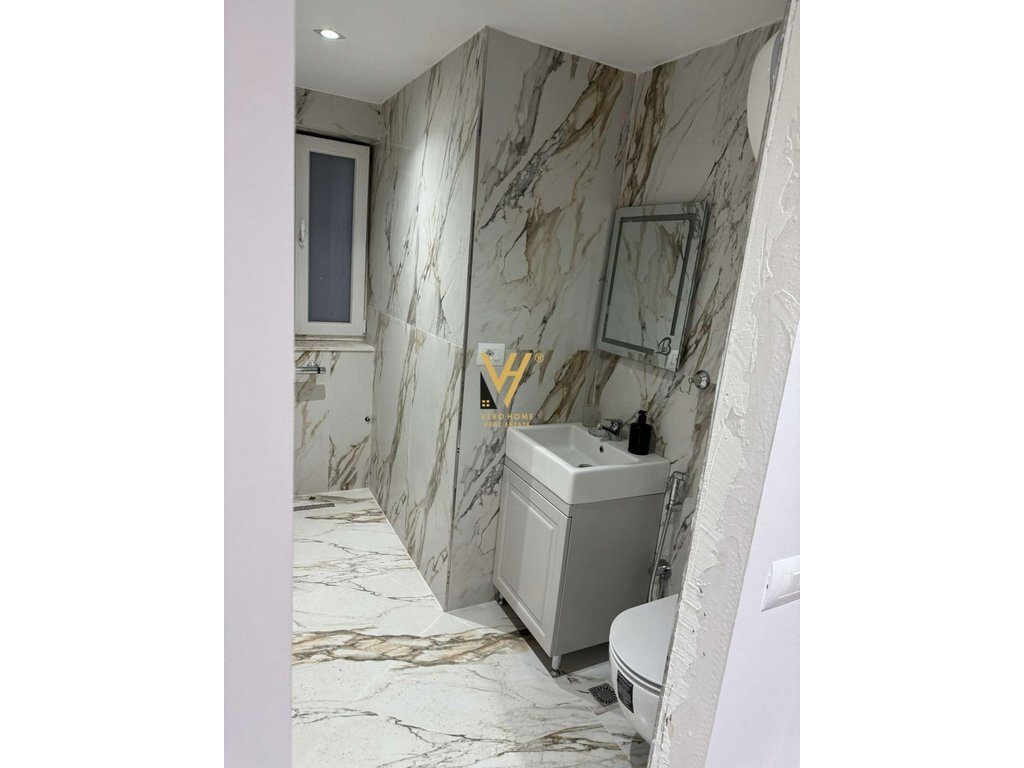 JEPET ZYRE 75M2 ME QERA TE RRUGA E ELBASANIT 2.000 EURO 4
