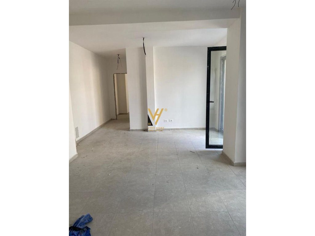 JEPET ZYRE 90 M2 ME QERA TE PAZARI I RI 800 EURO 2
