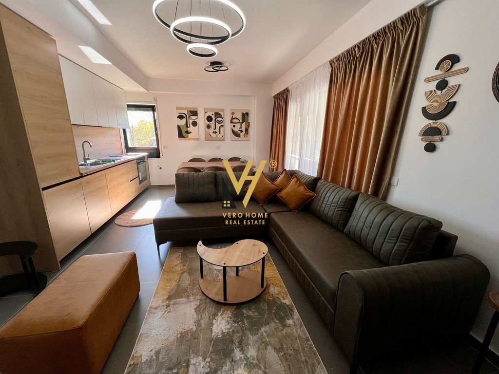 JEPET APARTAMENT 3+1+2 ME QERA TE KODRA E DIELLIT 1 1.000 EURO