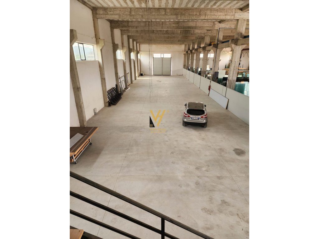JEPET KAPANON 700 M2 ME QERA NE FUSHE KRUJE 1.800 EURO