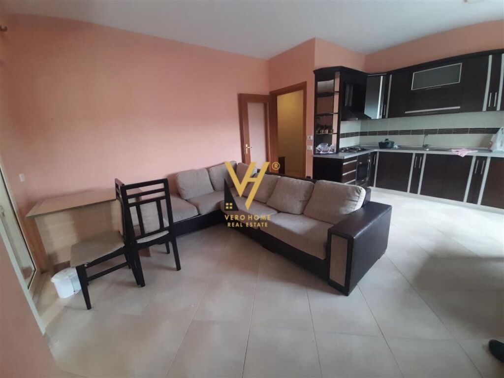 Jepet zyre me qera te Qendra Kristal Center 80 m2 3