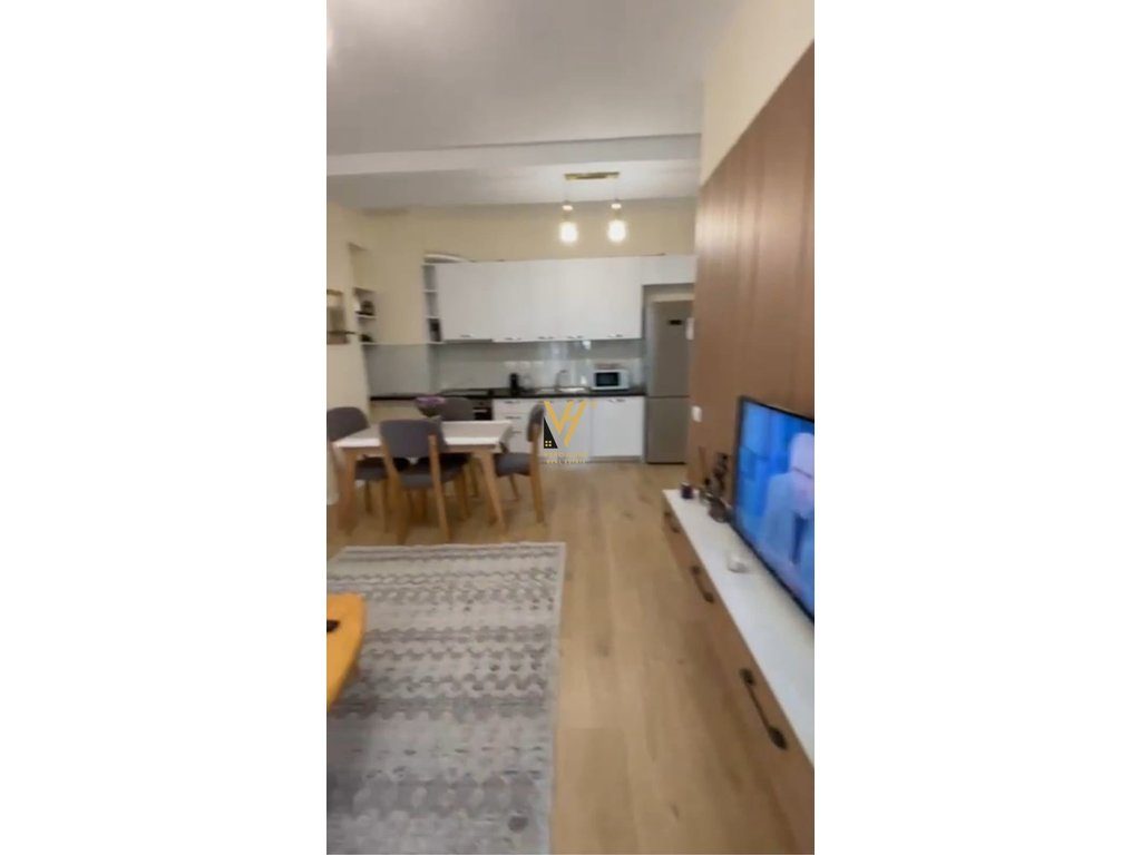 JEPET APARTAMENT 2+1+2+BLK ME QERA TE BULEVARDI I RI 70.000 LEKE 2
