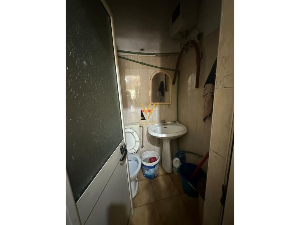 Shitet Dyqan te Medreseja 66 m2 4